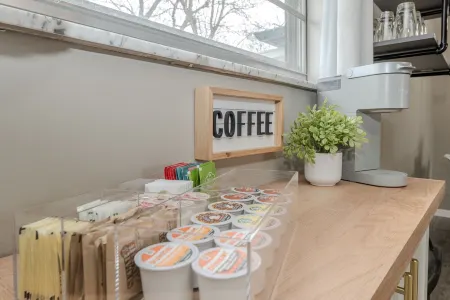 NEW! Cozy Ranch/ Sleeps 8/ 5 Mins to Grand Pk/ Just Mins to Downtown Westfield!