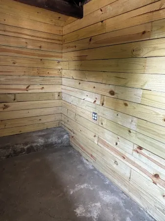 Charming 3-bedroom house with AC and WiFi in Paw Paw Отели в г. По По