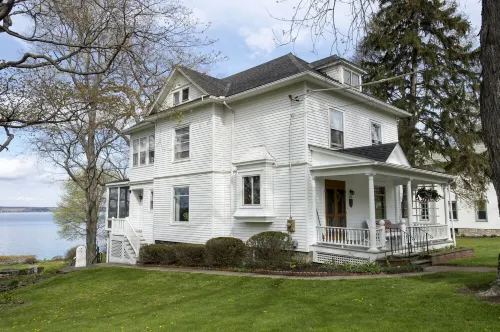 Lakefront Home in the Heart of Aurora, Sunset Ready!
