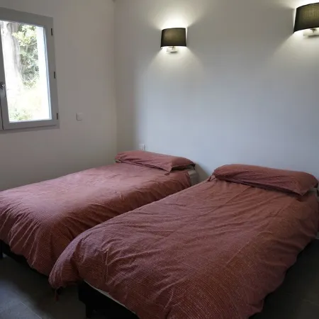 2 bedroom house with private pool 5 minutes from the beaches