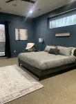Modern Smart Home with Gym Membership & Jacuzzi Tub Các khách sạn gần Lew Lane Field at Bishop Stadium
