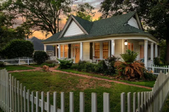 Historic French Country-Built In 1854 / Free Bikes