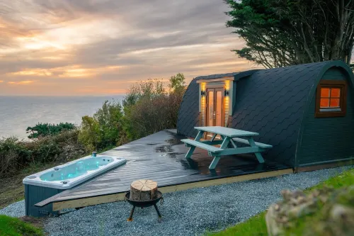 Sunset Couples Retreat with Hot tub