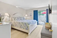 EASY WALK TO THE BEACH - PETS WELCOME - STEPLESS - PRIVATE ENCLOSED PATIO