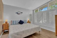 Central Vero Family Bungalow 6 Bed, 3 Bath w/ Heated Pool