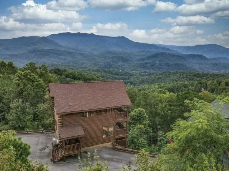 NEW LISTING - View of Mt Leconte and Downtown Gatlinburg. Skee-Ball,  Air Hockey