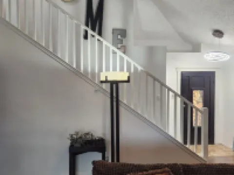 Spacious Family Friendly Retreat Centrally Located with Big Backyard 凱勒酒店