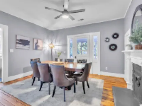 Historic 3BR with Porch & Fire Pit near Downtown Hoteles en Simpsonville