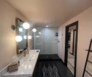 Hot Tub with a View, Private Modern Garden Level Apartment, Conservancy Access