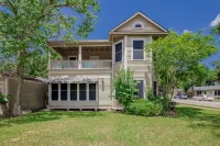 Large Home downtown Victoria by DeTar Hospital South and historical center Hotels near First Presbyterian Church