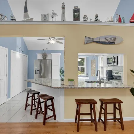 Newley Renovated Beach Home, Min. to Ocean City,1st FL. Master Suite, walk in