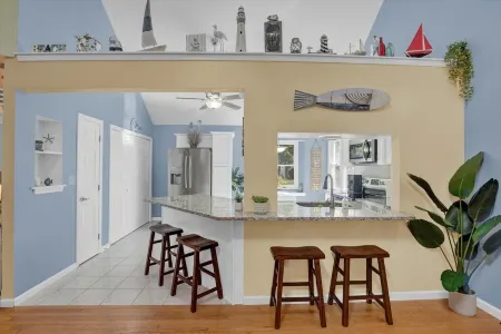 Newley Renovated Beach Home, Min. to Ocean City,1st FL. Master Suite, walk in