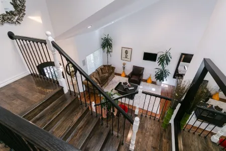 Gorgeous Modern Living Отели рядом со станцией Newhall