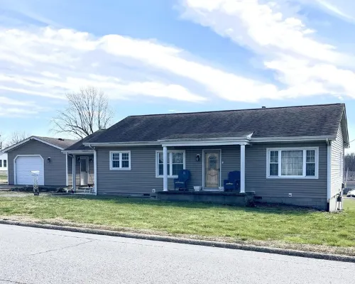 A Wonderful 3 Bedroom House Close to the Shawnee National Forest ! Hotels in Harrisburg