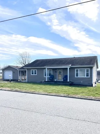 A Wonderful 3 Bedroom House Close to the Shawnee National Forest !