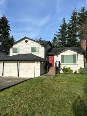 Cozy 3-Bedroom Bothell Home with Central AC