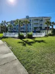 2 Miles from the Ocean, Family Sized 1st Floor Condo, Sleeps 4.