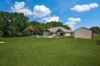 Modern Farmhouse on 7 acres w/pool, hot tub. Access Denton, pilot point, Celina,