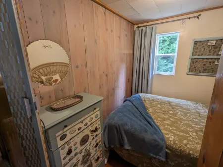 Private, Cozy Cottage in the woods