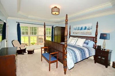 Luxury Home with Office and Man Cave-Ideal for Families, Couples & Market Guests
