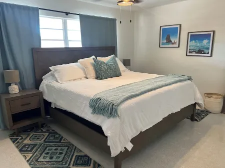 Pool house, close to the beach!