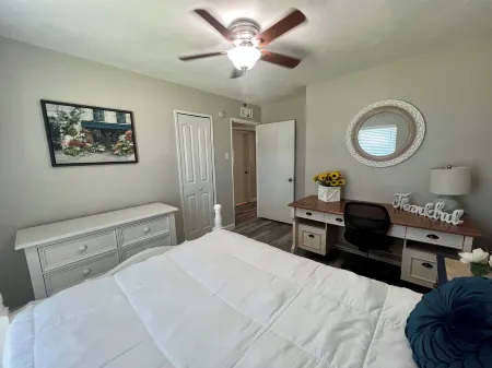 Nearby North Dallas - Grandscapes Отели рядом с достопримечательностью «Hebron High School Softball Stadium»