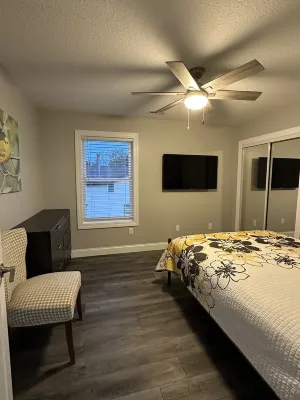 Lakefront home. Beach & park access. 8 miles to Cedar Point. 4 bedrooms 3 baths.