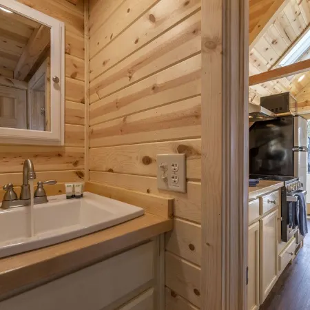 ☆ Luxurious Tiny House ☆ Rocky Mountain Getaway