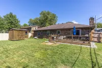 ⭐️Stylish & Cozy Ranch⭐️ Patio, Fenced Back Yard, Fire 🔥Pit-all the essentials!