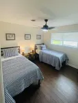 New-Bright-Stylish-City Center 4 Bedroom 3 Bath Home with Office Hotels near Amtrak Station - LCH