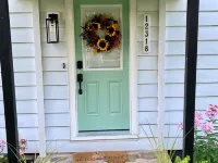 Cozy Vintage farmhouse in walking distance to Faylor Lake disc golf park. Hotels in Snyder County
