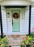 Cozy Vintage farmhouse in walking distance to Faylor Lake disc golf park.