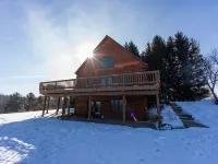 Escape to The Pines, the perfect destination for romance, seclusion & relaxation Hotels in Freeman