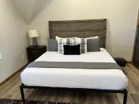 Stunning Luxury Executive Style Cabin 7 BR 4.5 BA Hi Speed Wi-Fi - balcony