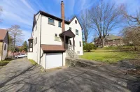 Charming Stylish Tudor Home Mins from Downtown Hotels in Hamilton County