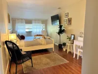 Sun-Lit 2-Story Gem: Luxe Beds-Heated Floor-Near Shops-Dining-Fun,Great for Fams
