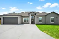 New Modern 5Br 3 King + 3 Queen + 2Full  BBQ + Pool