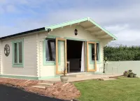 Lovely cabin with country views in popular Somerset village.
