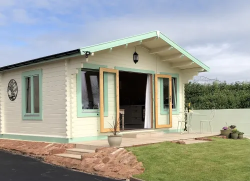 Lovely cabin with country views in popular Somerset village.