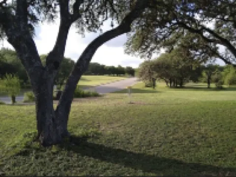 Cozy Family Home Close to NB, SA, and RAFB โรงแรมในLive Oak