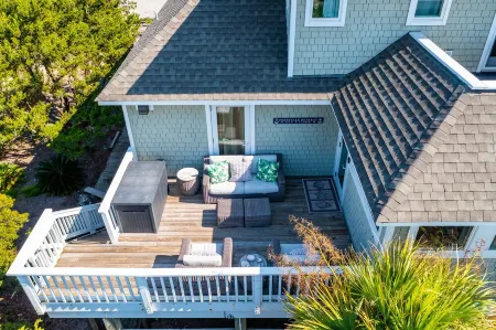 Spacious Home with Ocean Views from Primary Suite, 4BR, 3BA, SB location