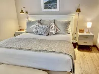 Historic downtown Albany, and peaceful river walks await your enjoyment Hôtels à : Albany