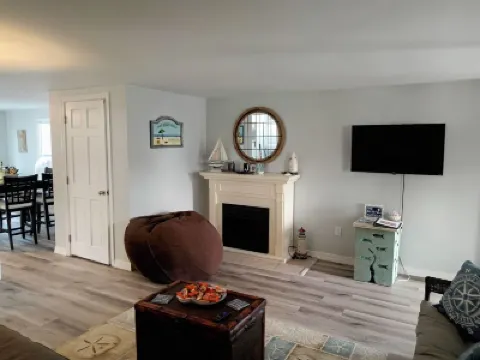 Plum Island place 5 minute walk to beach 9 minute walk to point Hotels near Salisbury Beach