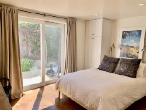 Blue Door Bungalow. Hotels in Montecito