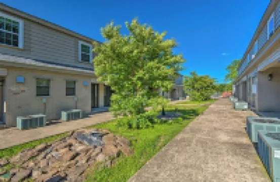 Great location! 2-BR with queen bed near UAMS, Little Rock with WiFi, AC