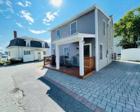 Coastal Cottage - Porch, Grill, Walk to Portsmouth Hotels in Kittery