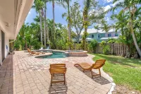 Luxury Pool & Spa Home near Beachs and Downtown. Enjoy fruit trees on property.
