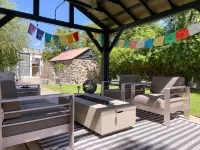 Historic Guesthouse in the Heart of Camp Verde 캠프 베르드 커뮤니티 도서관 주변 호텔