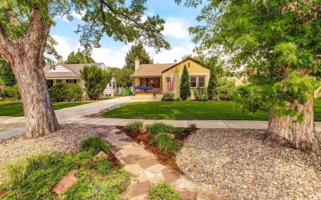 Best Backyard with Gas Grill, Fire-Pit, Private Gym, Hot-Tub, and Porch Swing!