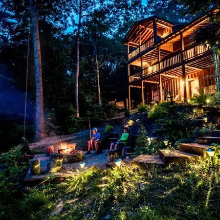 Red Apple Cabin 🍎3 Bedrooms, 3 Baths, Amazing views Mountaintop 15 MIN DOWNTOWN